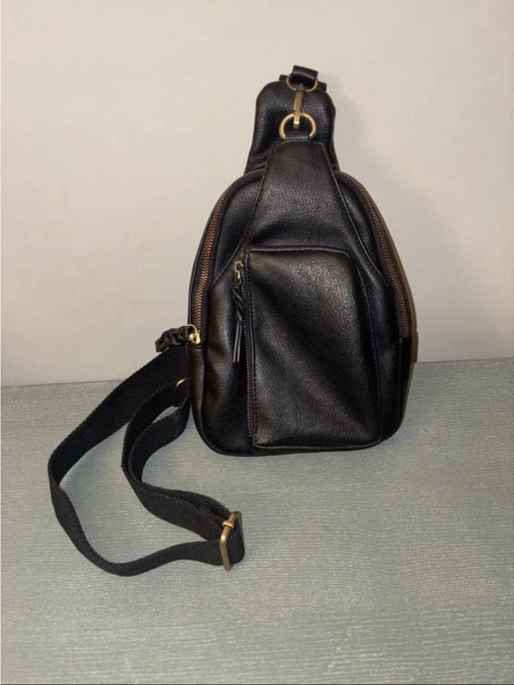 Urban Expressions Black Wendall
Sling EUC